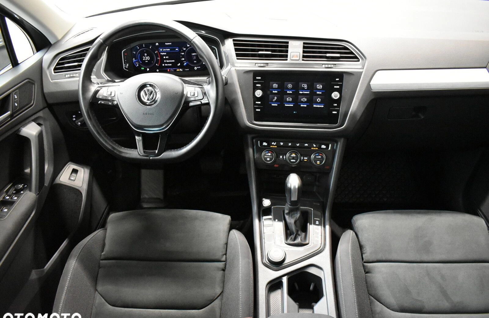 Volkswagen Tiguan cena 138900 przebieg: 90000, rok produkcji 2020 z Korfantów małe 172